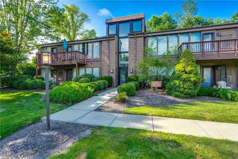 985 Canyon View Road unit: 204C, Northfield, OH 44067
