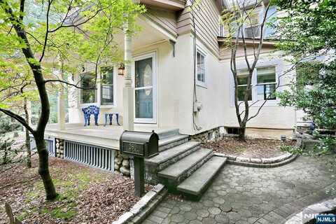 260 Glen Avenue, Midland Park, NJ 07432