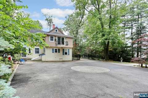 260 Glen Avenue, Midland Park, NJ 07432