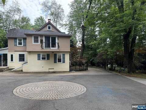 260 Glen Avenue, Midland Park, NJ 07432