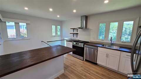 40 Beechwood Road, Cresskill, NJ 07626