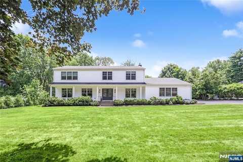 9 Woodcrest Drive, Woodcliff Lake, NJ 07677