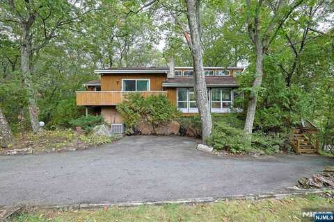 111 Buena Vista Drive, Ringwood, NJ 07456