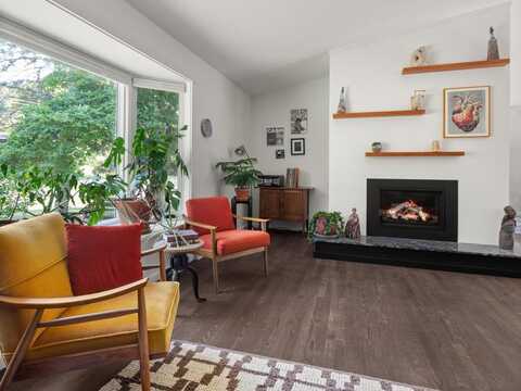 366 South Cove Road, Burlington, VT 05401