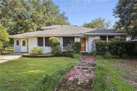 9 CHATHAM Drive, New Orleans, LA 70122