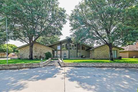 402 Carson Avenue, Dumas, TX 79029