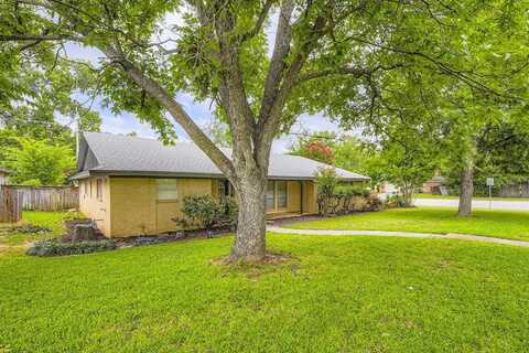 7400 Yolanda Drive, Fort Worth, TX 76112