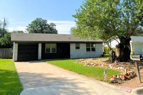 1614 Wood Street, Brownwood, TX 76801
