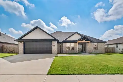 208 Pin Oak ST, Gentry, AR 72734