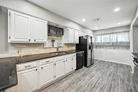 2904 Mark Twain Drive, Farmers Branch, TX 75234