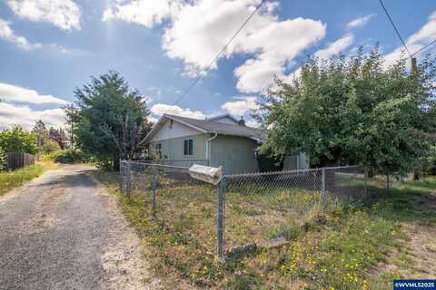2645 Birch St, Lebanon, OR 97355