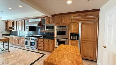 8821 Sandspring Drive, Las Vegas, NV 89134