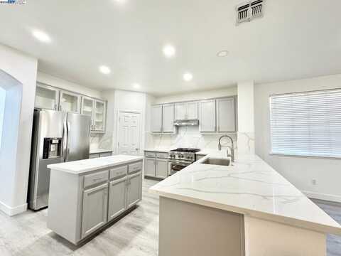 9516 Sarazen Ct, Patterson, CA 95363