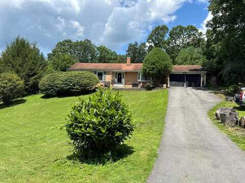 1920 Westmoreland Dr., OAK HILL, WV 25901