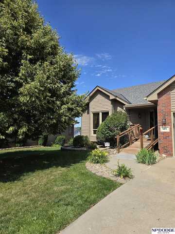 611 Diamond Lane, Papillion, NE 68133