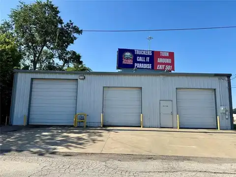 608 N I-35, Gainesville, TX 76240