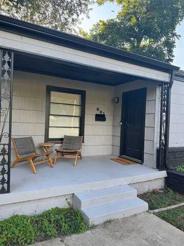 601 Harrisdale Avenue, River Oaks, TX 76114