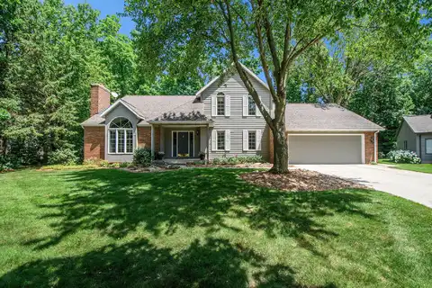 1410 Rothbury Drive NE, Grand Rapids, MI 49505