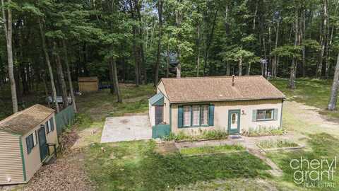 9151 St Ives Drive, Stanwood, MI 49346