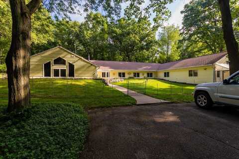 3900 Dursum Avenue NE, Ada, MI 49301