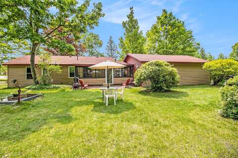 8424 Third Street, Onekama, MI 49675