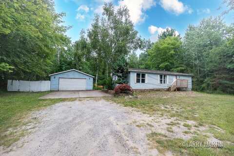 17424 Hickory Street, Spring Lake, MI 49456