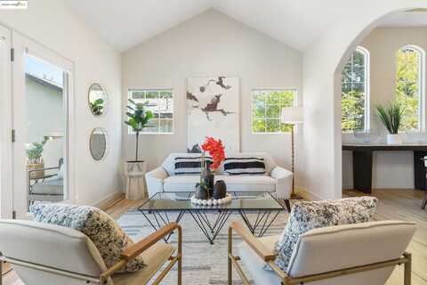 50 Pine Hills Ct, Oakland, CA 94611