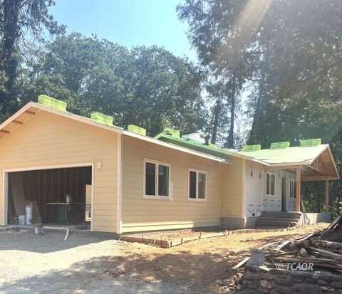 105 Hawthorne St, Weaverville, CA 96093