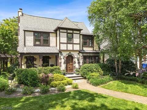 49 Greenwood Dr, Millburn, NJ 07041