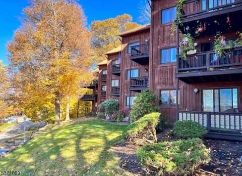5 Davos Dr, Vernon, NJ 07462