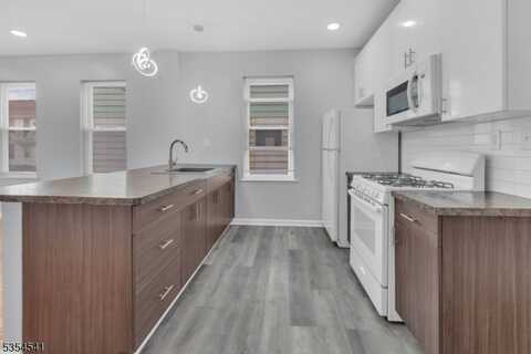 10 Walter Pl, Irvington, NJ 07111