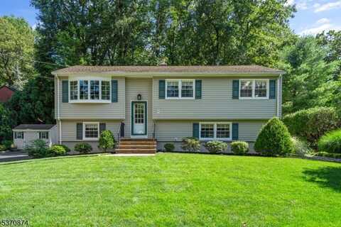 66 Overlook Rd, Bloomingdale, NJ 07403