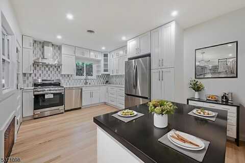 21 E Central Ave, Bergenfield, NJ 07621
