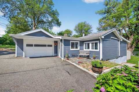94 Lake Shore Rd, Hardyston, NJ 07460
