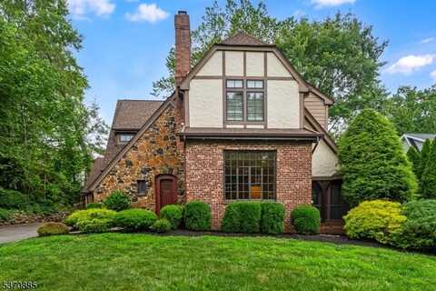 9 Midhurst Rd, Millburn, NJ 07078