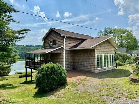 61 Country Place, Cowlesville, NY 13813