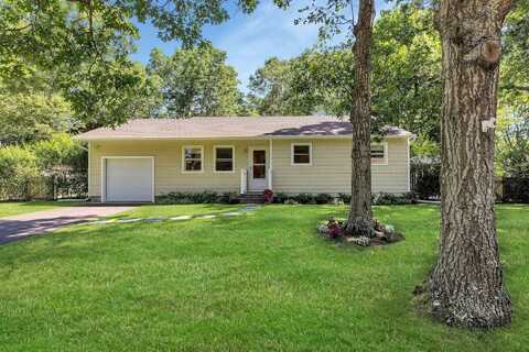38 WOODRIDGE RD, Hampton Bays, NY 11946
