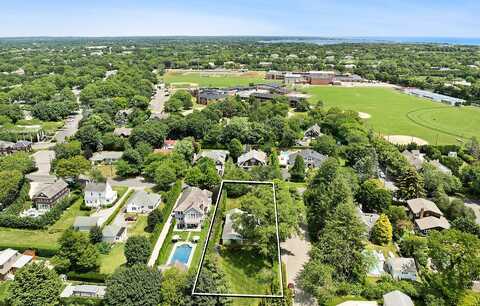57 Old Town Rd, Southampton, NY 11968