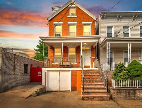 9 EAST 15TH ST, Bayonne, NJ 07002