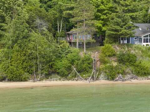 4077 MICHIGAN, KEWADIN, MI 49648