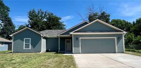 106 E Walker Drive, Harrisonville, MO 64701