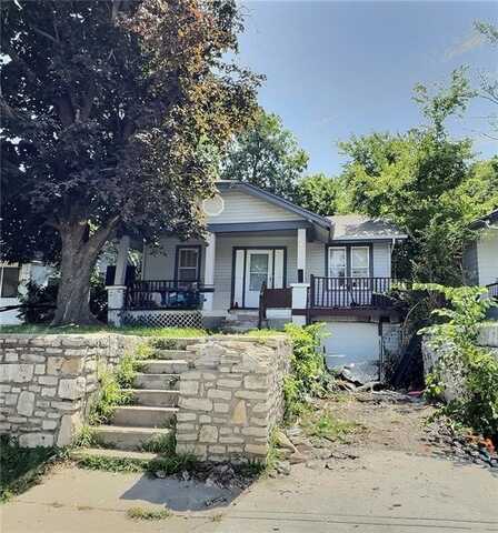 5829 Jackson Avenue, Kansas City, MO 64130