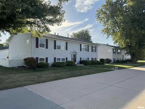 415 W CEDAR LANE Drive, Walcott, IA 52773
