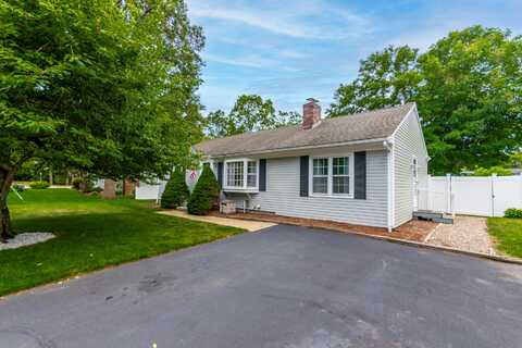 15 Mirror Brook Road, West Yarmouth, MA 02673