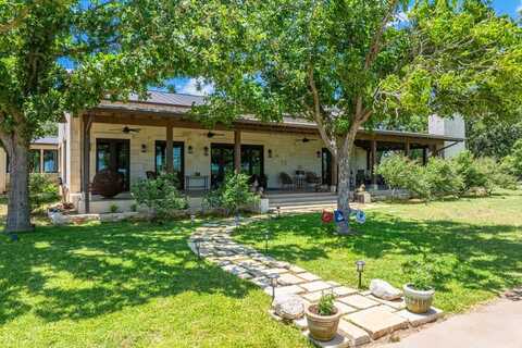 772 Luckenbach Rd, Fredericksburg, TX 78624
