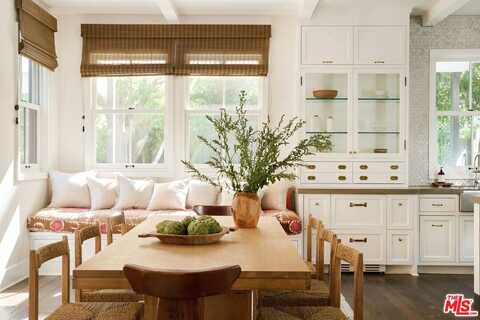 3949 Dixie Canyon Ave, Sherman Oaks, CA 91423