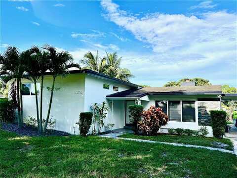 1079 W Country Club Cir, Plantation, FL 33317
