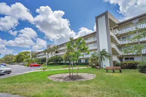2903 Victoria Cir, Coconut Creek, FL 33066