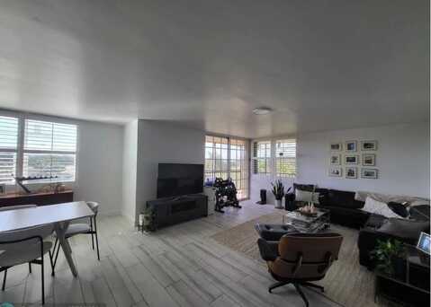 3800 N Hills Dr, Hollywood, FL 33021