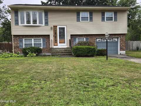 11 Lynn Drive, Colonie, NY 12205